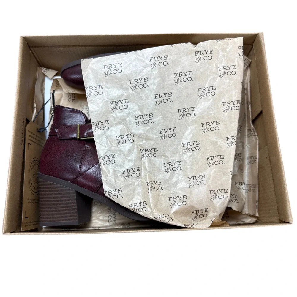 NWT Frye & Co Pembrooke Burgundy Leather Booties 6.5M Ankle Western Harness Belt